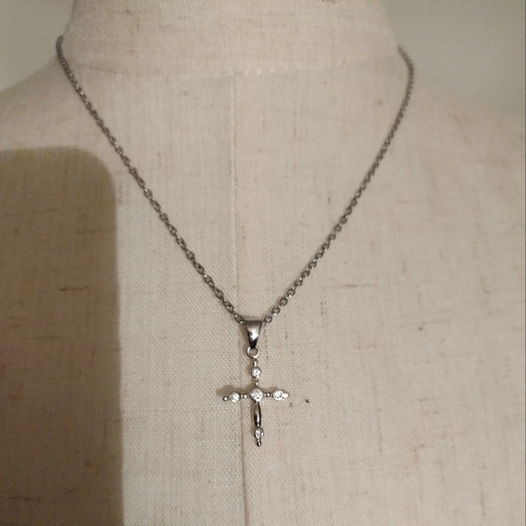 Luchies Luxuries Other - 925 Sterling Silver Cubic Zirconia Cross